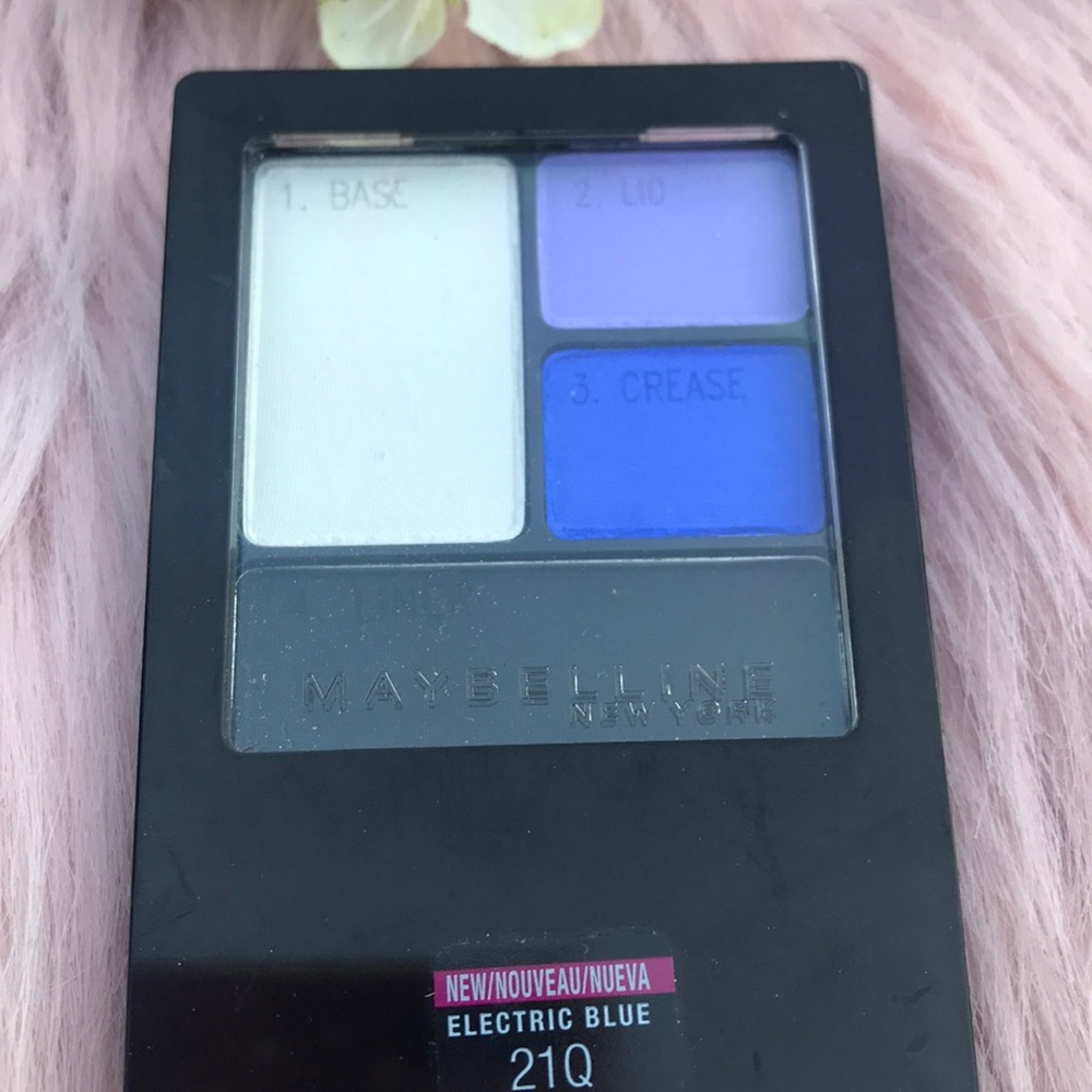 Makeup Bundle - Picture 2 of 7